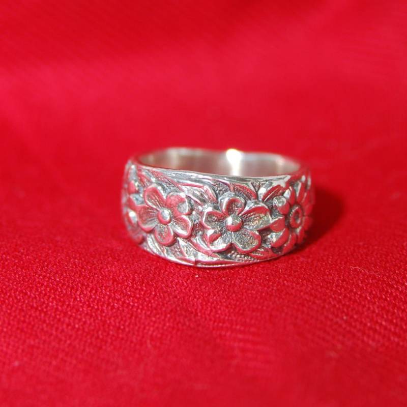 Damenring Aus Sterlingsilber, Spitz Zulaufend, Größe 9 1/2 Damenring Aus Sterlingsilber, Spitz Zulaufend, Größe 9 1/2 von TonisSouthernJewels
