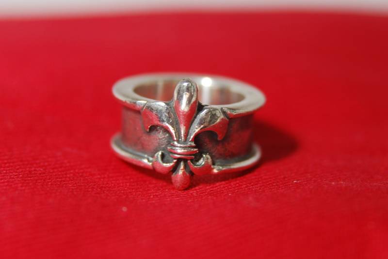Damenring Aus Sterlingsilber Antikem Fleur De Lis Band Größe 6 Damenring Aus Sterlingsilber Antikem Fleur De Lis Band Größe 6 von TonisSouthernJewels