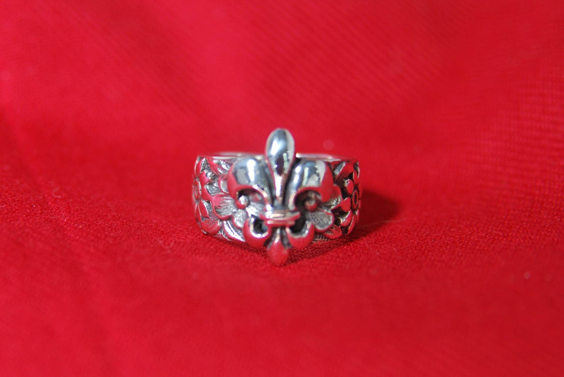 Lady Sterling Silber Fleur De Lis Blumen Band Ring. Größe 15 cm von TonisSouthernJewels