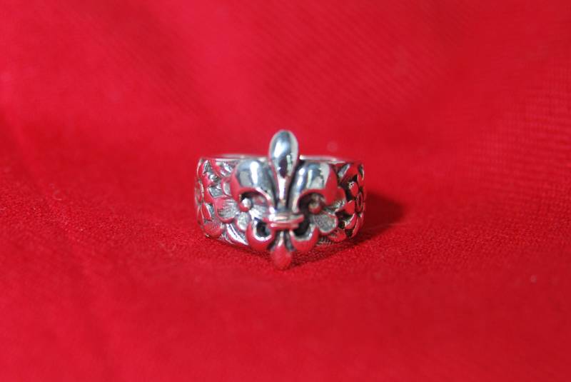 Lady Sterling Silber Fleur De Lis Blumen Band Ring. Größe 15 cm Lady Sterling Silber Fleur De Lis Blumen Band Ring. Größe 15 cm von TonisSouthernJewels