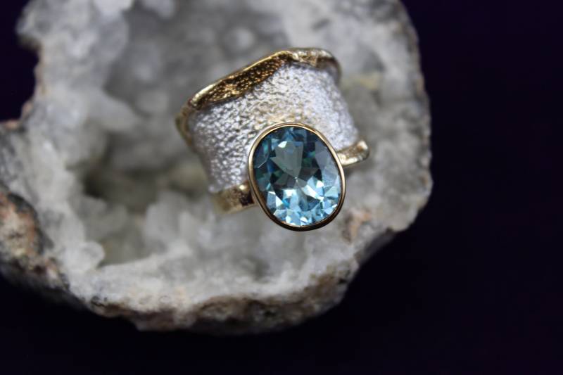 Lady Sterling Silber Mit 18 Karat Vermeil Goldplatte Akzent Designer Von Juvite Blue Topaz Ring von TonisSouthernJewels