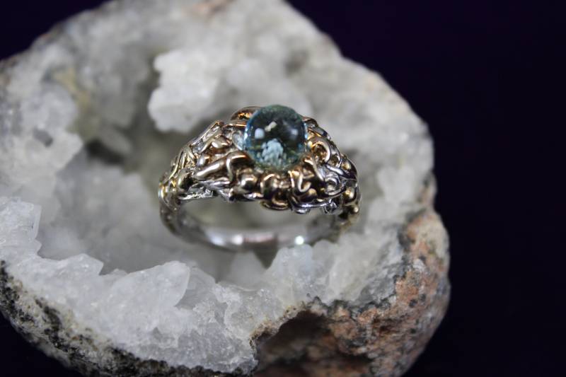 Lady Sterling Silber Mit 18K Vermeil Goldplatte Akzent Kuppel Stil Blauer Topas Ring von TonisSouthernJewels