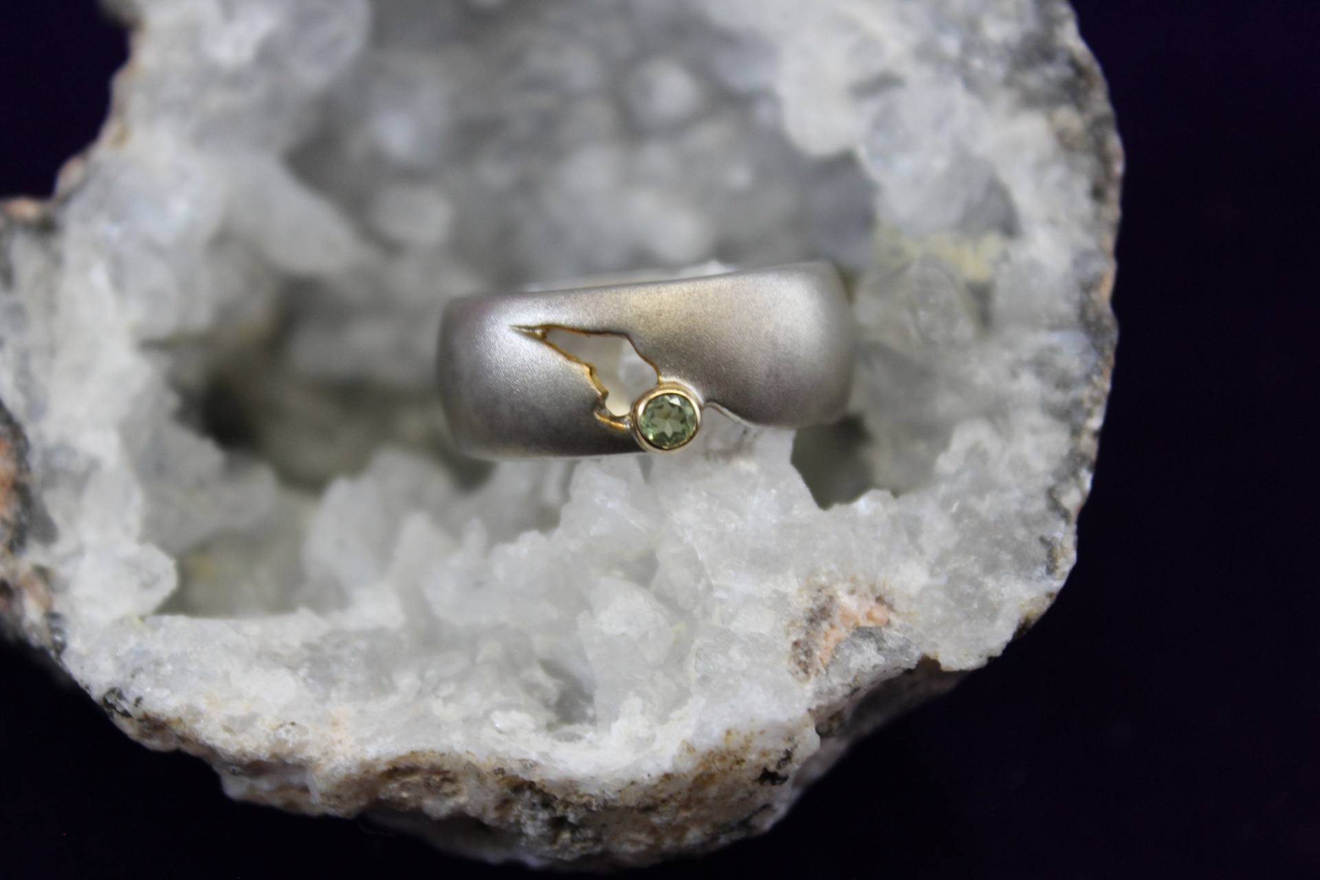 Lady Sterling Silber Offene Halbrunde Band Peridot Ring Lady Sterling Silber Offene Halbrunde Band Peridot Ring von TonisSouthernJewels