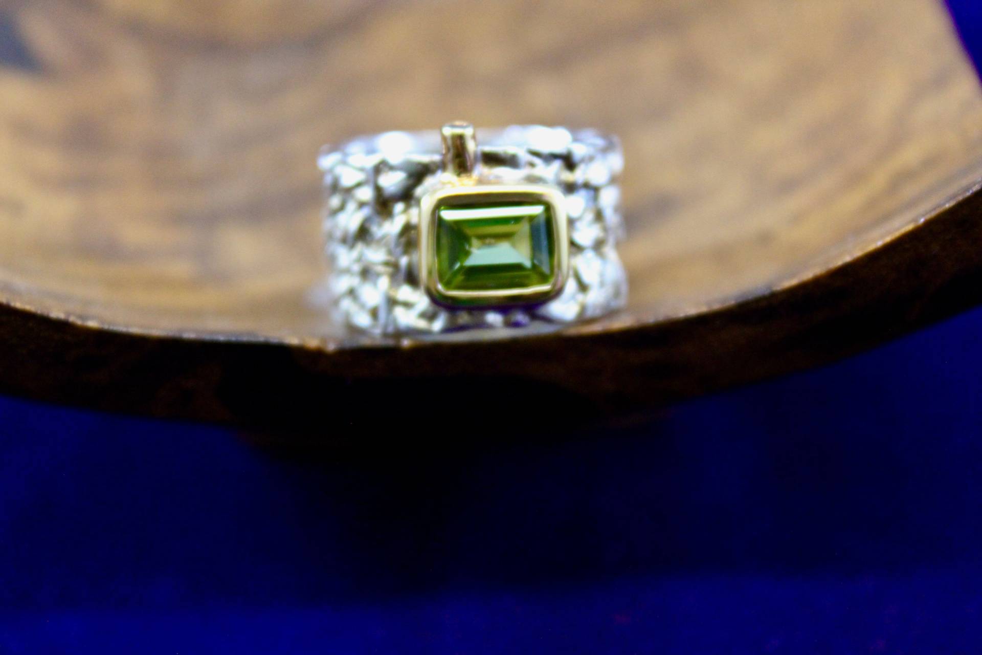 Lady Sterling Silber Und 18 Karat Vermeil Goldplatte Peridot Designer Juvite Ring Lady Sterling Silber Und 18 Karat Vermeil Goldplatte Peridot Designer Juvite Ring von TonisSouthernJewels