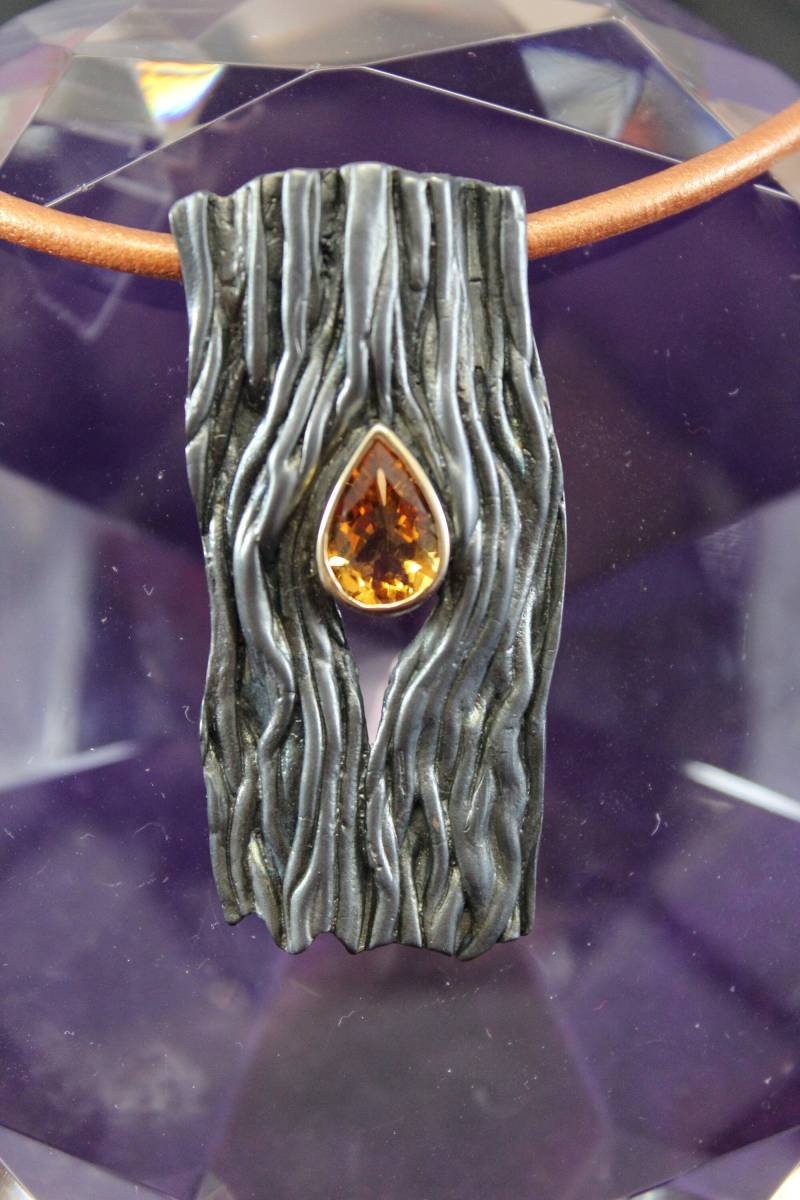 Massive Distressed Sterling Silber 5x1" Baumbirke Geschnitzt 3.10 Ct. Citrin Anhänger Auf Lederband von TonisSouthernJewels