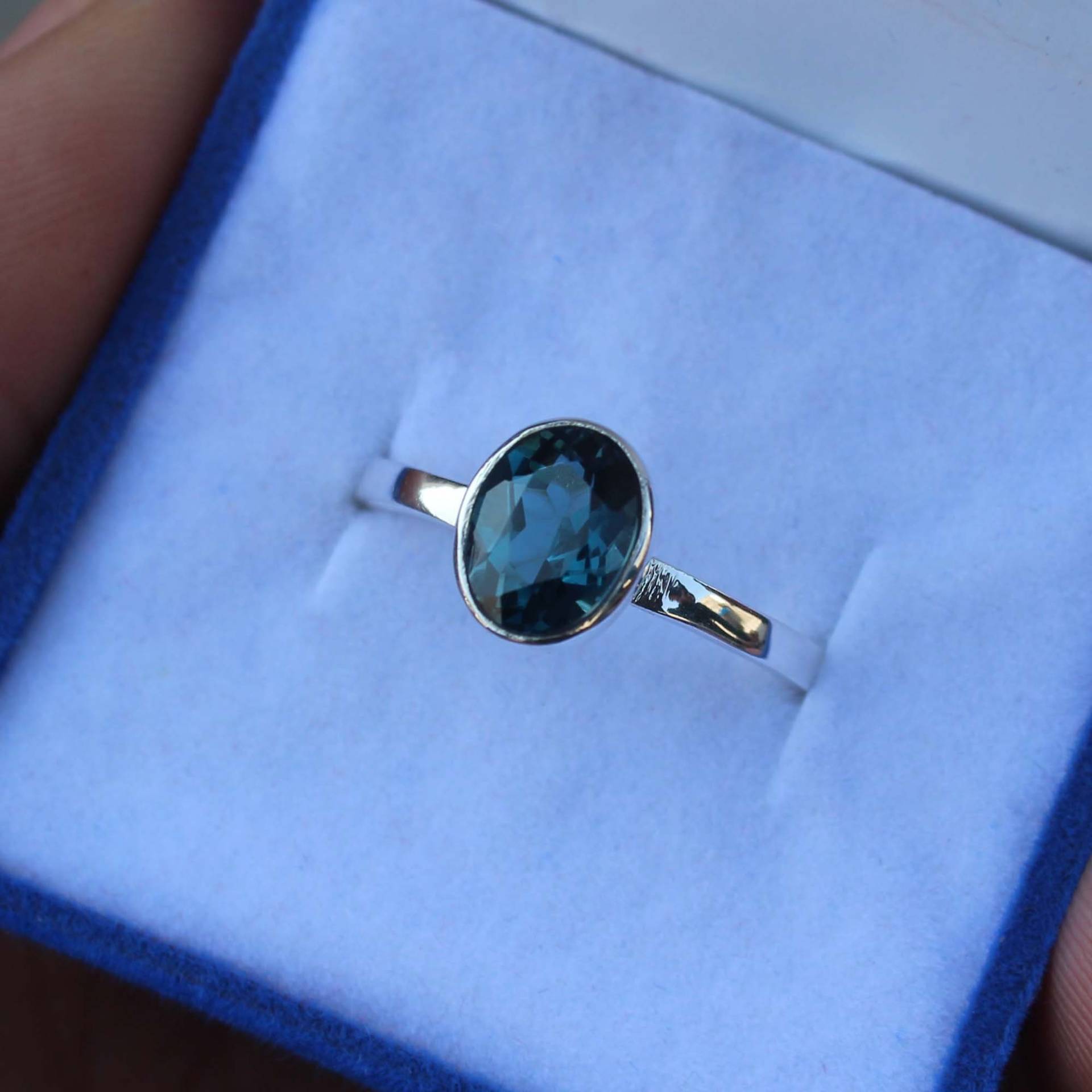 Natürlicher London Blue Topas Ring, 6x8mm Echter Topas, Sterling Silber Zierlich, Versprechen, Jubiläumsring Für Frauen, Muttertagsgeschenk von Tonyjewellers