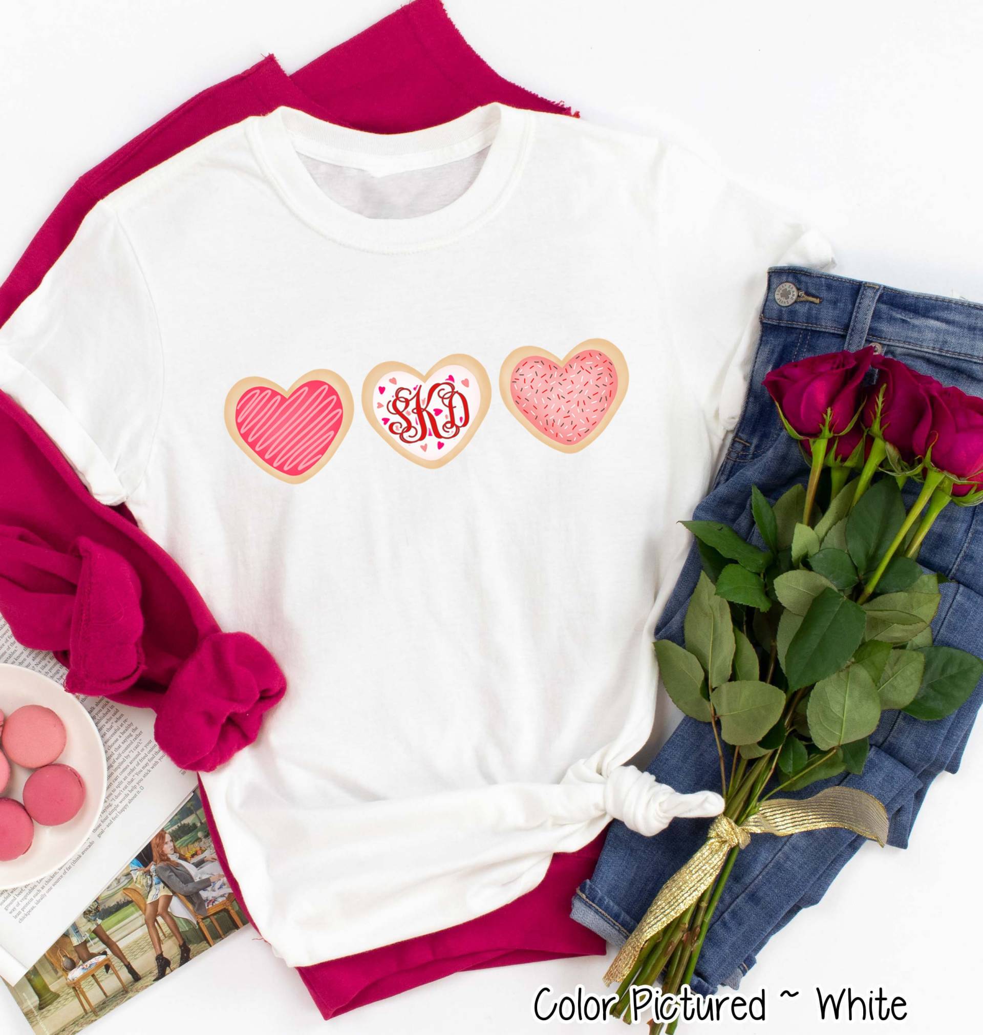 Benutzerdefinierte Monogramm Valentinstag Shirt, Cookie Valentine T-Shirt, Mädchen T-Shirts Für Frauen, Süßes Herz Shirt von TooCuteCustomDesign