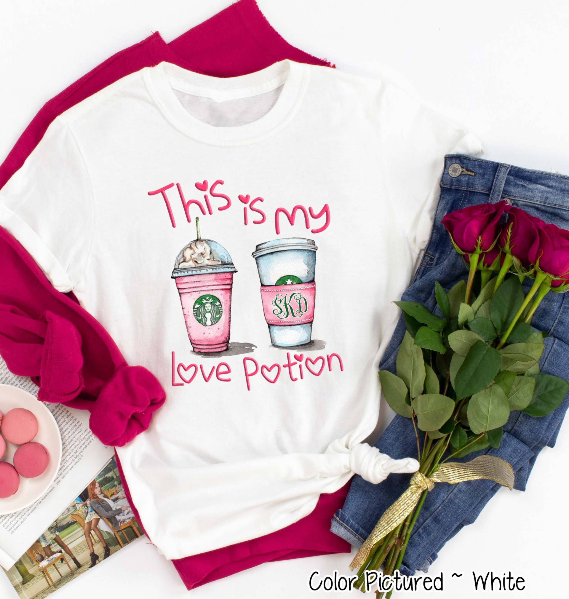 Benutzerdefinierte Monogramm Valentinstag Shirt, Kaffee-Liebhaber, Liebestrank Valentine T-Shirt, Mädchen T-Shirts Für Frauen, Süßes Shirt von TooCuteCustomDesign