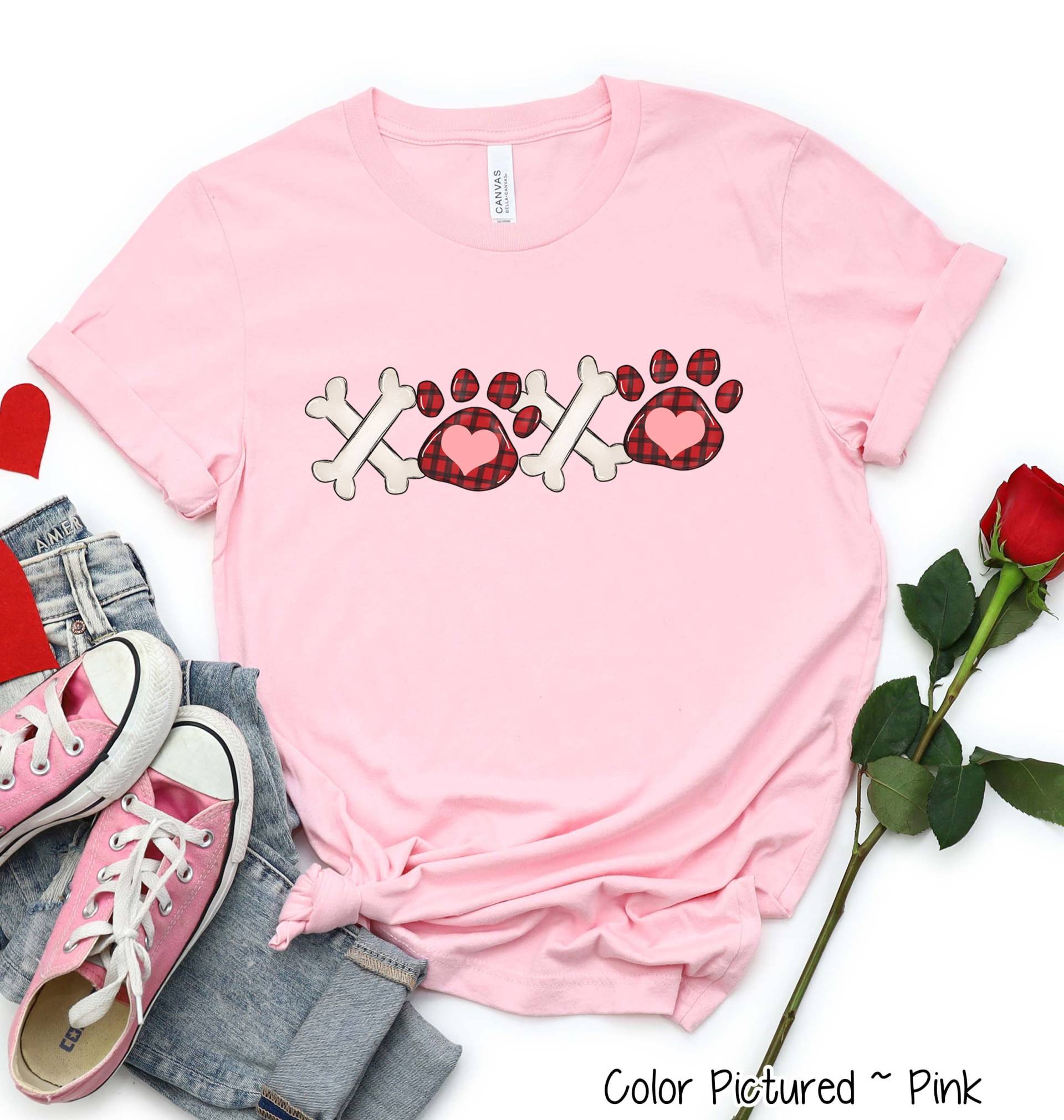 Pfotenabdruck & Knochen Valentinstag Shirt, Hund Mama Shirt T-Shirt, Mädchen T-Shirts Für Frauen, Niedliches Herz von TooCuteCustomDesign