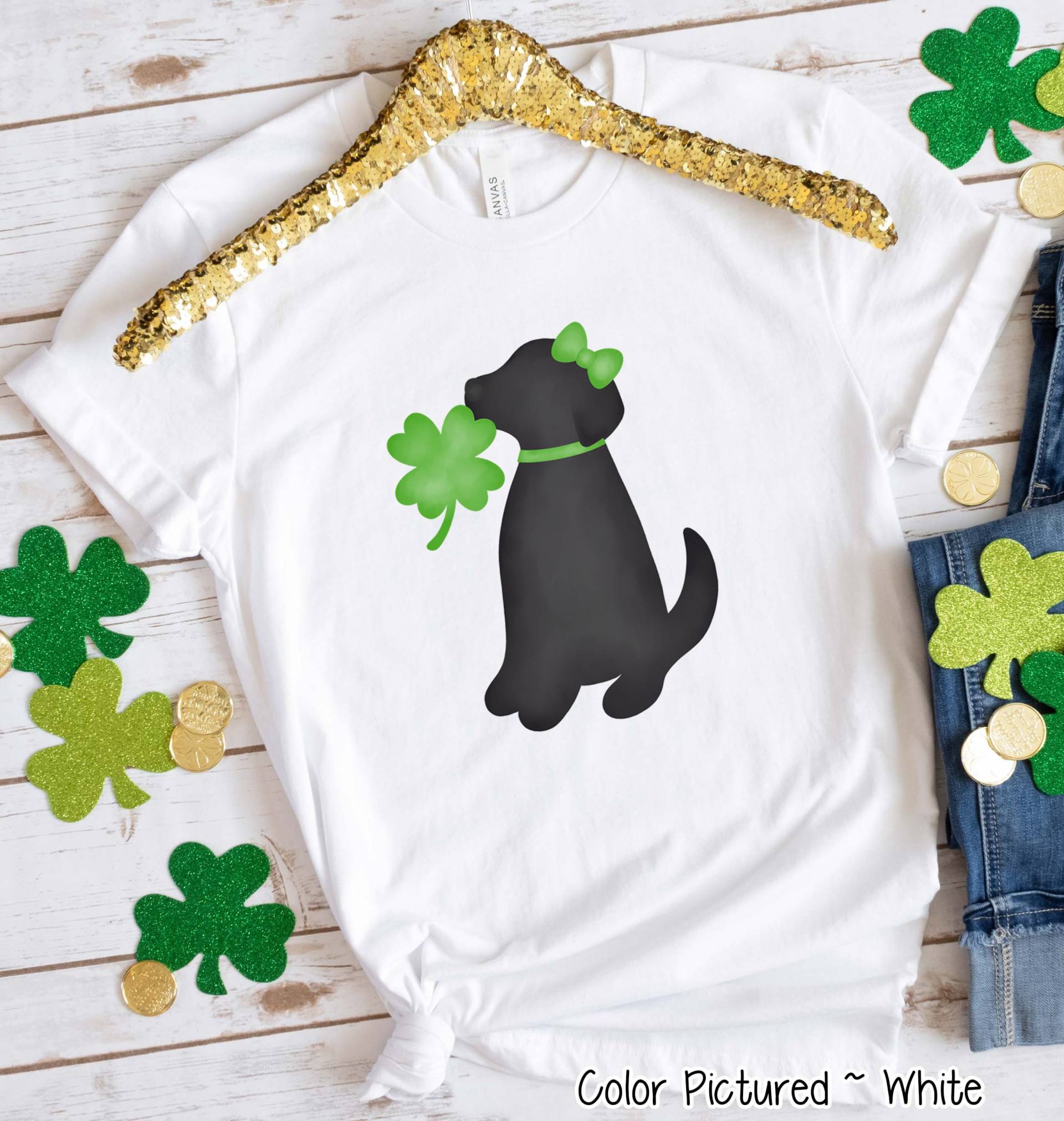 Schwarzes Labrador Mädchen St. Patricks Day Shirt, Hund Mama T-Shirts Für Frauen, Süßes St T-Shirt, Familie Passendes Shirt von TooCuteCustomDesign