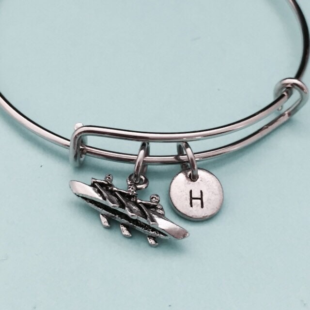 3 Männer in Kajak Armreif, Bettelarmband, Erweiterbar Charm Armband, Personalisierte Monogramm 3 Männer in Kajak Armreif, Bettelarmband, Erweiterbar Charm Armband, Personalisierte Monogramm von Toodaughters