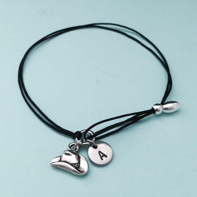 Armband Aus Cowboy-Hut, Cowboy-Hut-Charm-Armband, Einstellbar, Bettelarmband, Personalisierte Armband, Anfangsmonogramm von Toodaughters