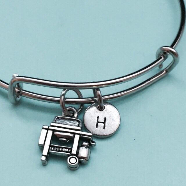 Armreif Grill, Grill Erweiterbar Armreif, Charm Armband, Personalisiertes Anfängliche Bettelarmband, Monogramm von Toodaughters