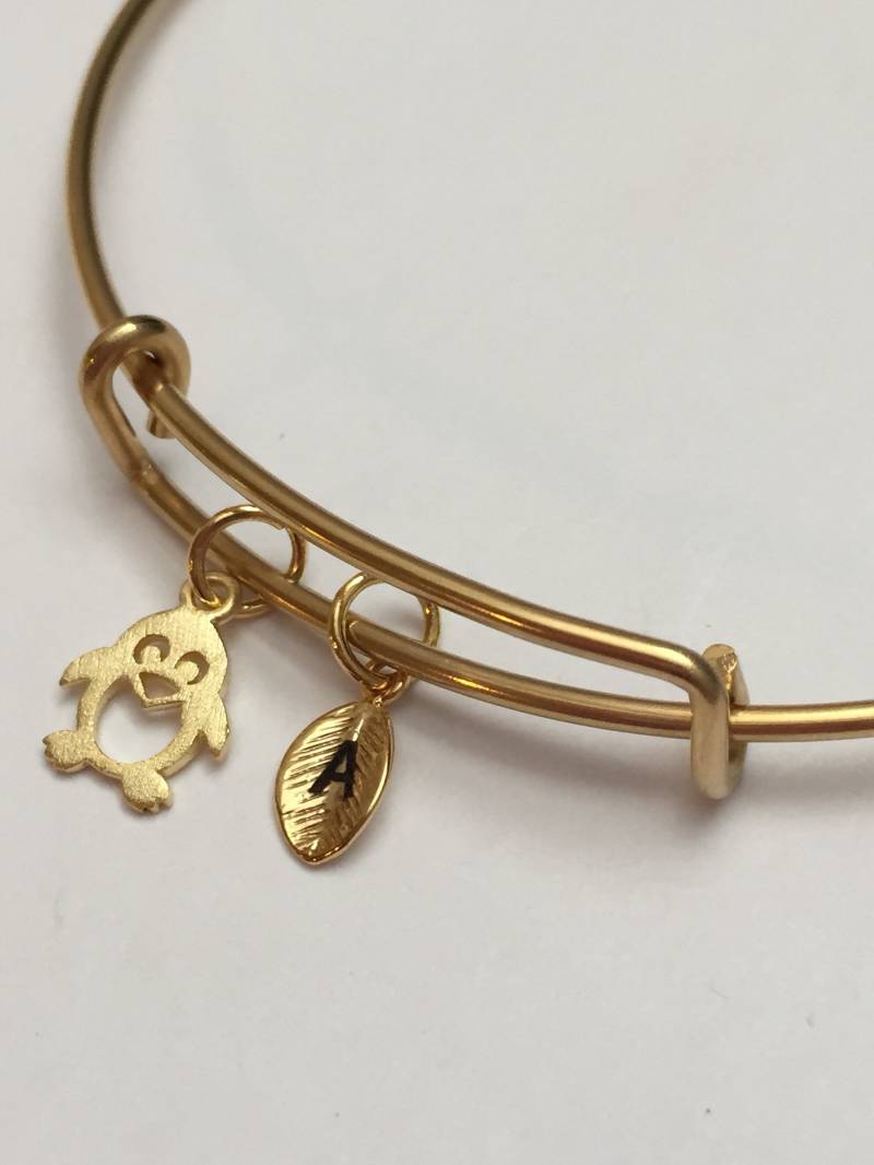 Baby Pinguin Armreif, Charm Armband, Erweiterbar Personalisierte, Erste Monogramm von Toodaughters