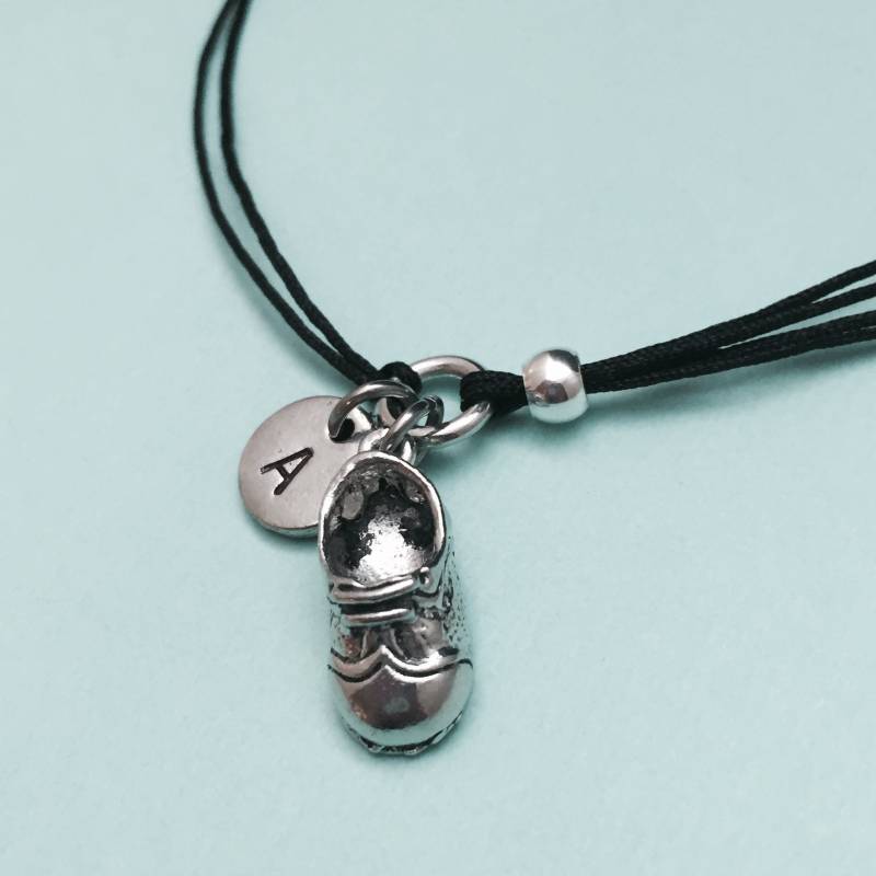 Baby Schuh Armband, Baby-Schuh-Charm-Armband, Verstellbare Bettelarmband, Personalisierte Monogramm von Toodaughters