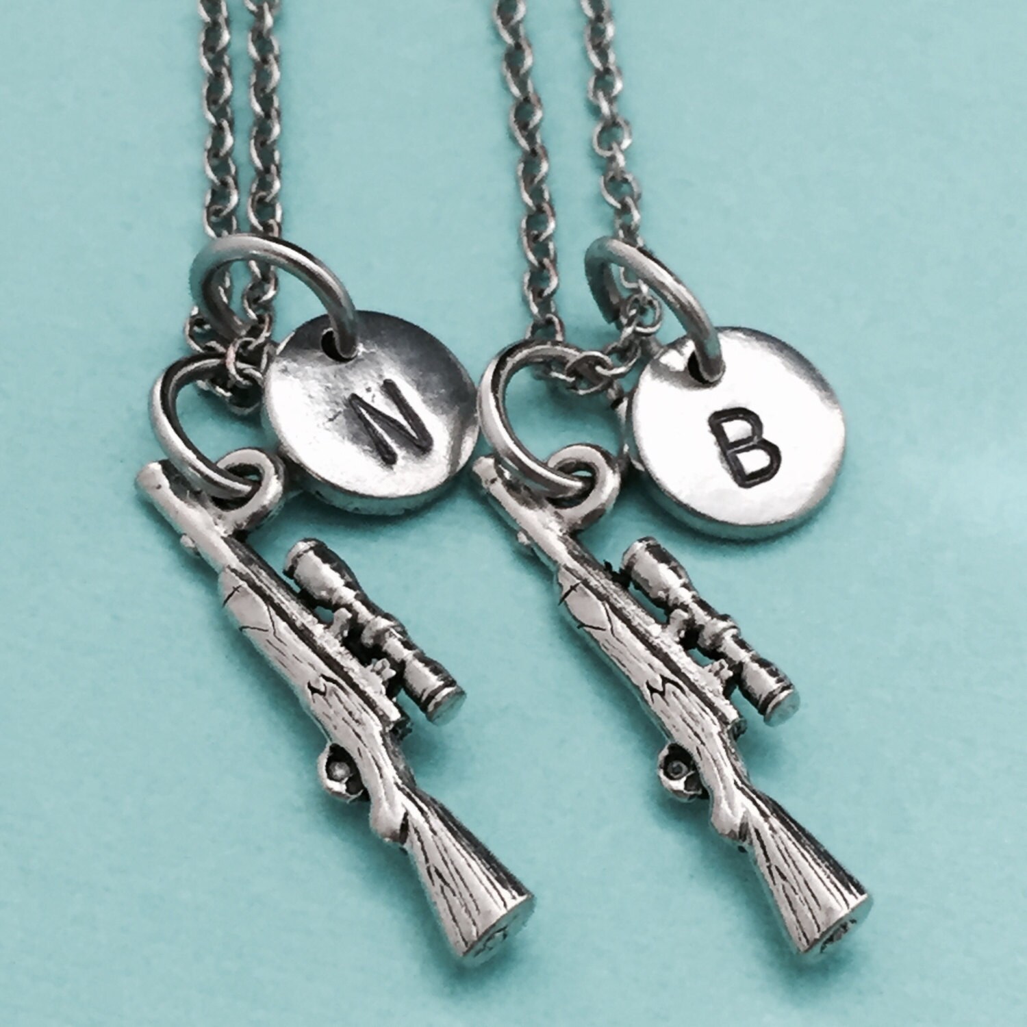 Beste Freund Halskette, Halskette Gewehr, Pistole Bff Schwester, Freundschaft Schmuck, Personalisierte, Initial, Monogramm von Toodaughters