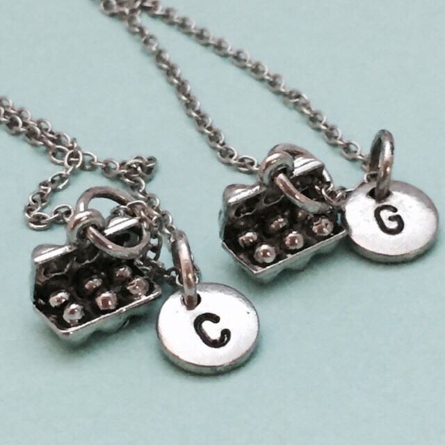 Besten Freund Halskette, Ei Charm Eier, Essen Collier, Bff Schwester, Halskette Freundschaft, Freunde, Ursprünglichen Charme, Monogramm von Toodaughters