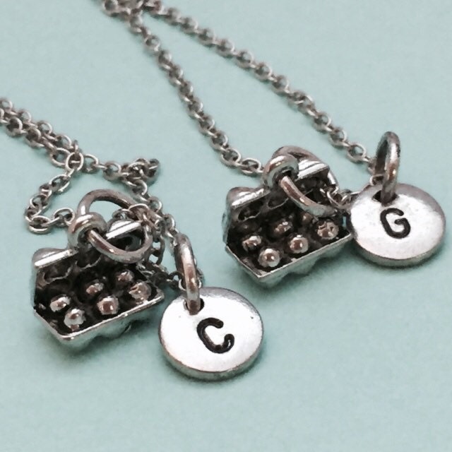 Besten Freund Halskette, Ei Charm Eier, Essen Collier, Bff Schwester, Halskette Freundschaft, Freunde, Ursprünglichen Charme, Monogramm von Toodaughters