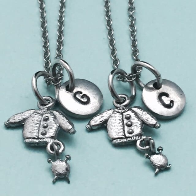 Besten Freund Halskette, Gestrickte Pullover Halskette Kleidung, Bff Schwester, Freundschaft, Personalisierte, Initial, Monogramm von Toodaughters