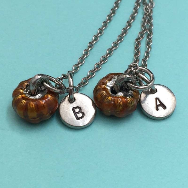 Besten Freund Halskette, Kürbis Halskette Essen, Bff Schwester, Freundschaft Schmuck, Personalisierte Initial, Monogramm von Toodaughters