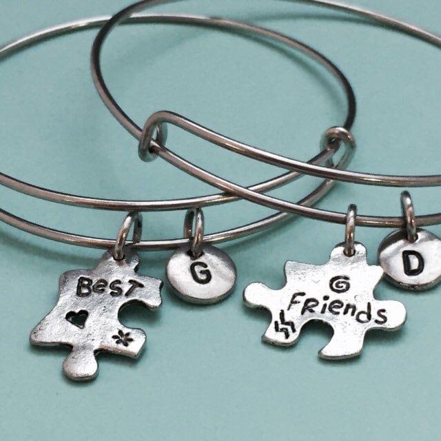 Bester Freund-Armreif, Besten Freund Armband, Puzzle Charme, Personalisierte Erweiterbare Bangle, Charm Initial, Monogramm von Toodaughters