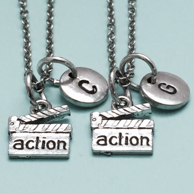 Bester Freund Collier, Filmklappe Halskette, Halskette Film, Bff Schwester, Freundschaft Schmuck, Personalisieren, Paraphieren, Monogram von Toodaughters