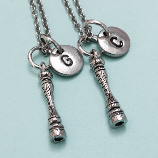 Bester Freund Collier, Halskette Pfeffermühle, Gewürz-Halskette, Bff Halskette, Schwester, Freundschaft Schmuck, Personalisieren, Paraphieren Bester Freund Collier, Halskette Pfeffermühle, Gewürz-Halskette, Bff Halskette, Schwester, Freundschaft Schmuck, Personalisieren, Paraphieren von Toodaughters