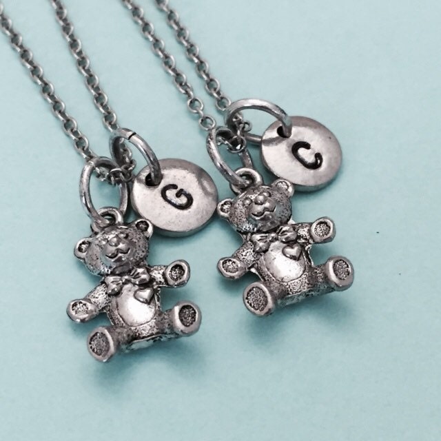 Bester Freund-Collier, Halskette Teddybär, Bff Halskette, Freundschaft Schmuck, Schwester, Freunde, Personalisierte, Initial, Monogramm von Toodaughters