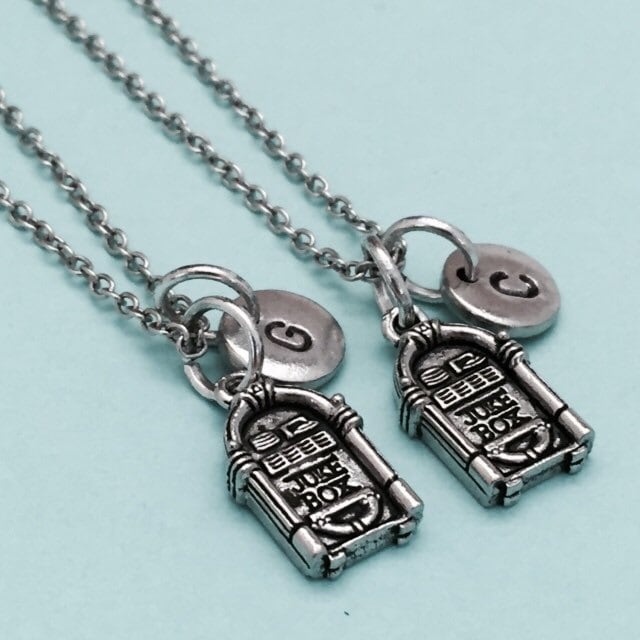 Bester Freund Collier, Juke Box Halskette, Halskette Musik, Bff Schwester, Freundschaft Schmuck, Initial, Monogramm Zu Personalisieren von Toodaughters