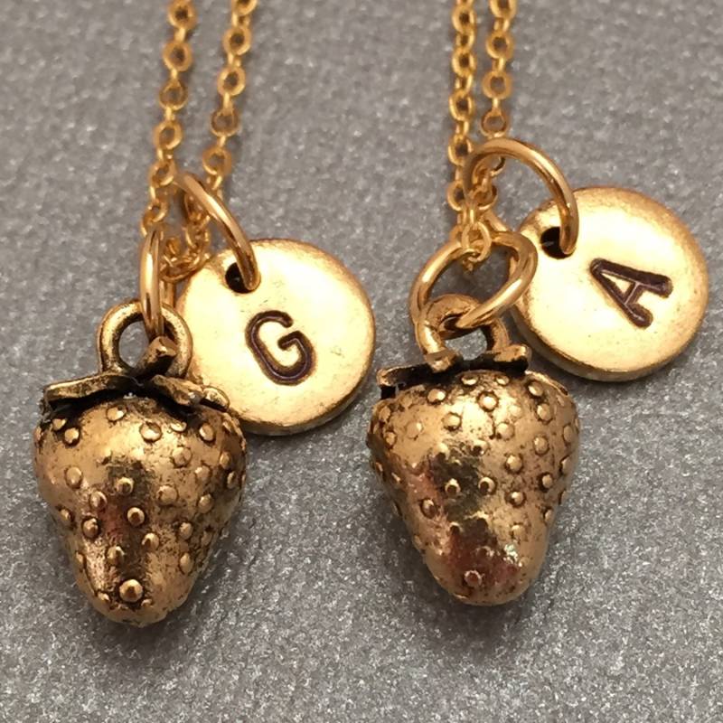 Bester Freund Halskette, Erdbeer-Halskette, Halskette Essen, Bff Schwester, Freundschaft Schmuck, Personalisierte, Initial, Monogramm von Toodaughters