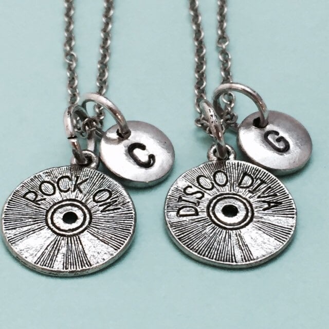 Bester Freund Halskette, Halskette Cd, Musik-Collier, Bff Schwester, Freundschaft, Personalisierte, Initial, Monogramm von Toodaughters