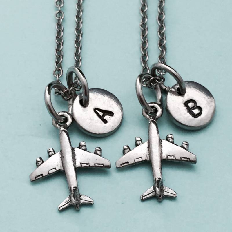Bester Freund Halskette, Halskette Flugzeug, Flugzeug Bff Schwester, Freundschaft Schmuck, Personalisierte Initial, Monogramm von Toodaughters