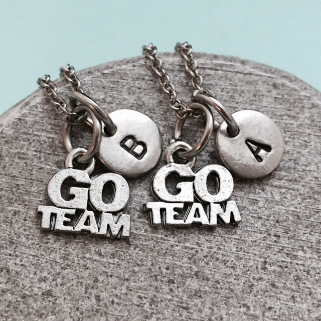Bester Freund Halskette, Halskette Go Team, Sport Bff Schwester, Freundschaft Schmuck, Personalisierte, Initial, Monogramm von Toodaughters