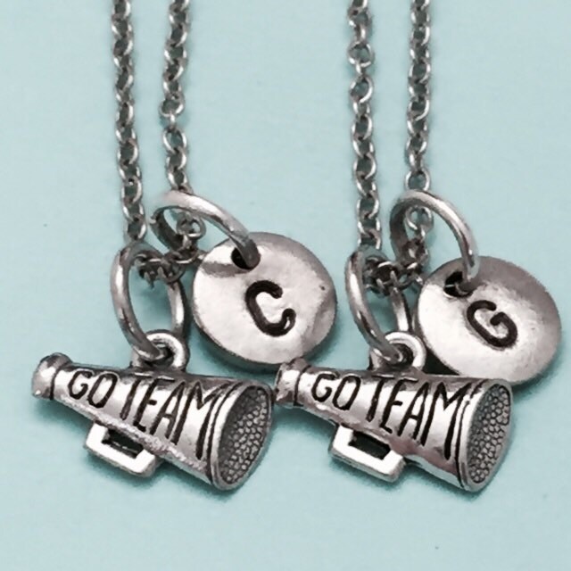 Bester Freund Halskette, Halskette Megaphon, Cheerleader Collier, Bff Schwester, Freundschaft Schmuck, Personalisierte, Initial, Monogramm von Toodaughters