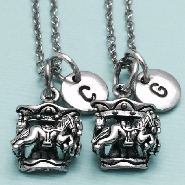 Bester Freund Halskette, Karussell-Collier, Freizeitpark Bff Schwester, Freundschaft, Personalisierte, Initial, Monogramm von Toodaughters