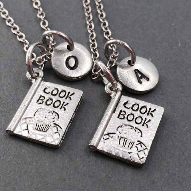 Bester Freund Halskette, Koch Buch Kochen Collier, Buch-Halskette, Halskette Freundschaft, Schwester Bff Personalisiert Bester Freund Halskette, Koch Buch Kochen Collier, Buch-Halskette, Halskette Freundschaft, Schwester Bff Personalisiert von Toodaughters