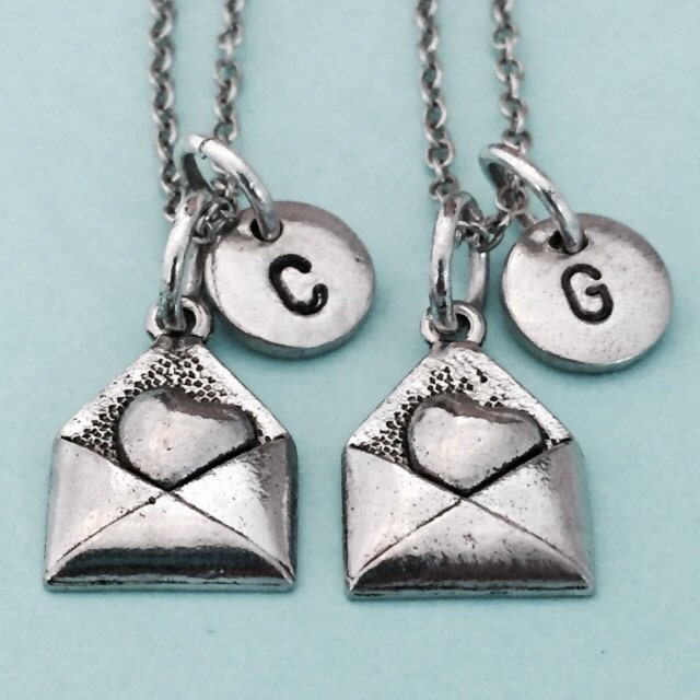 Bester Freund Halskette, Lieben Brief Collier, Verliebte, Bff Schwester, Freundschaft, Personalisierte, Initial, Monogramm von Toodaughters