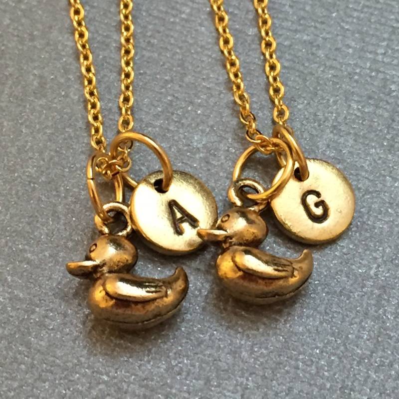 Bester Freund Halskette, Rubber Ducky Halskette Spielzeug, Bff Schwester, Freundschaft Schmuck, Personalisierte, Initial, Monogramm von Toodaughters