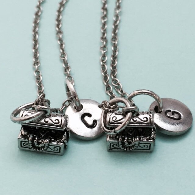Bester Freund Halskette, Schatz Brust Piraten Bff Schwester, Freundschaft Schmuck, Personalisierte, Initial, Monogramm von Toodaughters