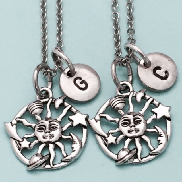 Bester Freund-Halskette, Sonnensystem Halskette, Galaxy Bff Schwester, Freundschaft, Personalisierte, Initial, Monogramm von Toodaughters