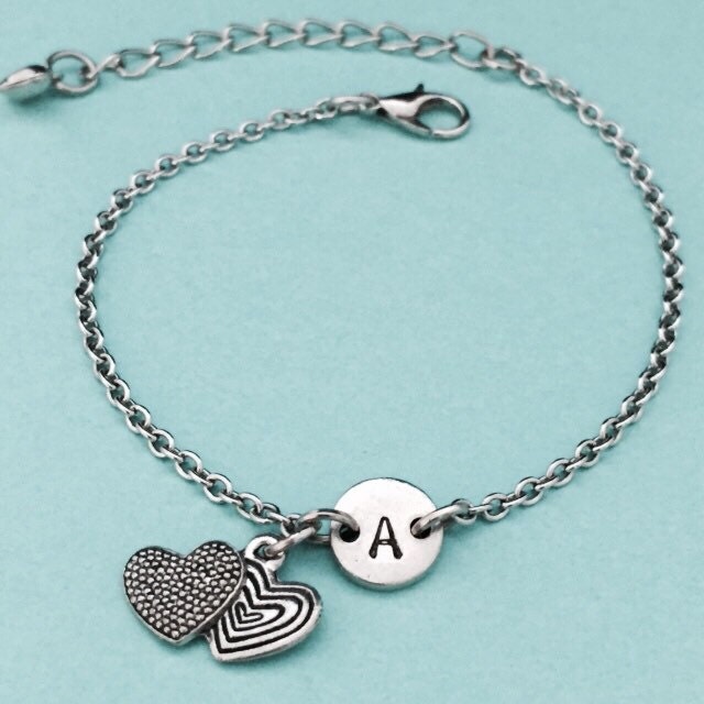 Bettelarmband Doppelherz Herz Charme, Verstellbare Armband, Herz, Personalisierte Erste Monogramm von Toodaughters