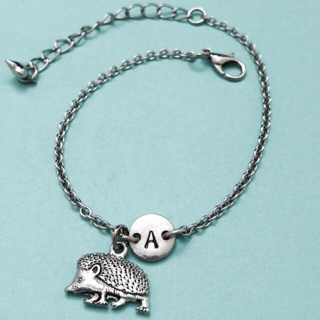 Bettelarmband Igel, Igel Charme, Verstellbare Armband, Tier, Personalisiertes Anfängliche Monogramm von Toodaughters