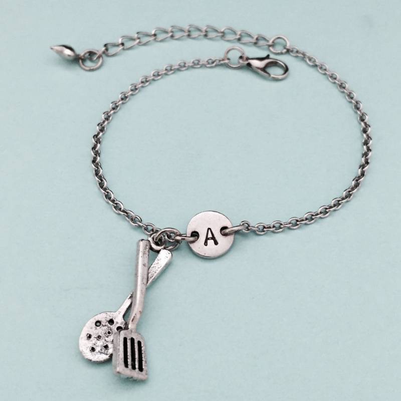 Bettelarmband Löffel Und Spatel, Spatel Charme, Verstellbare Armband, Kochen, Personalisierte Erste Monogramm von Toodaughters