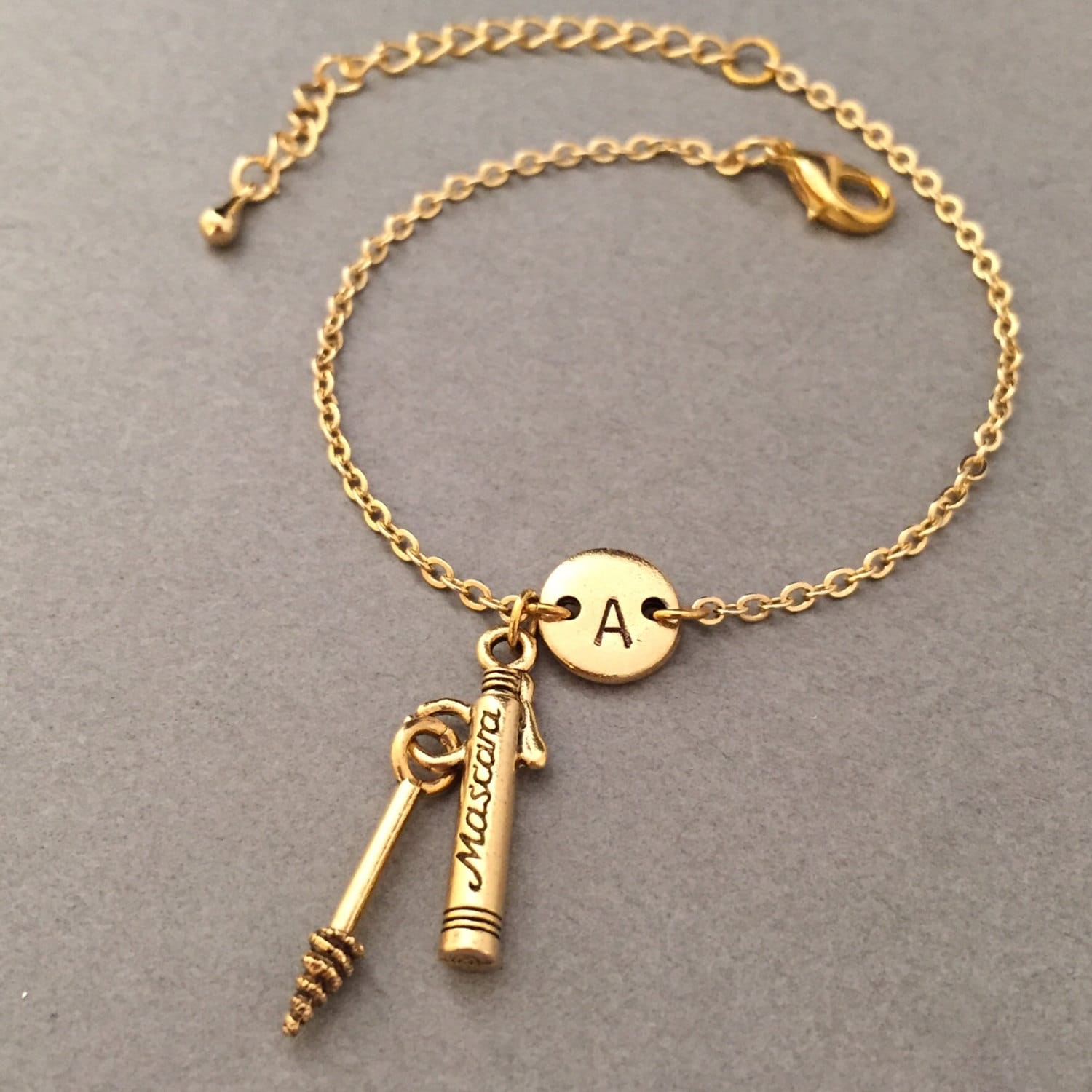 Bettelarmband Mascara, Wimperntusche Charme, Verstellbare Armband, Make-Up, Personalisierte Erste Monogramm Bettelarmband Mascara, Wimperntusche Charme, Verstellbare Armband, Make-Up, Personalisierte Erste Monogramm von Toodaughters