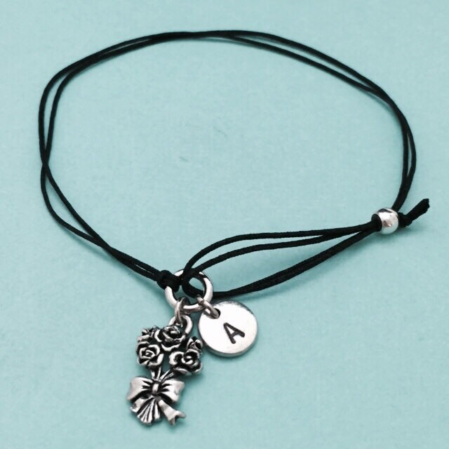 Blumen Blumenstrauß Kordel-Armband, Bettelarmband Blume Blumenstrauß, Verstellbare Armband, Bettelarmband, Personalisierte Initial, Monogramm von Toodaughters