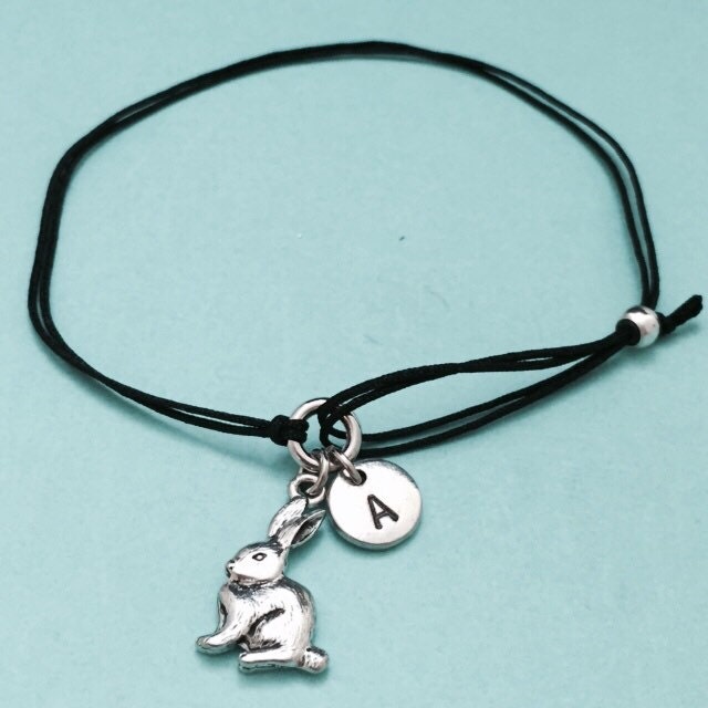 Bunny Schnur Armband, Charm Verstellbare Bettelarmband, Personalisierte Erste Monogramm von Toodaughters