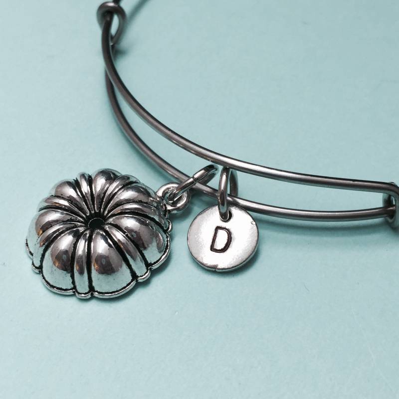 Bunt Mögen Sie, Kuchen Pfanne Armreif, Bunt-Kuchen-Pfanne-Charm-Armband, Erweiterbar Charm Armband, Personalisierte, Erste Monogramm von Toodaughters