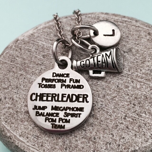 Cheerleader-Halskette, Cheerleader Charme, Sport-Halskette, Personalisierte Collier, Anfängliche Halskette, Ursprünglichen Monogramm von Toodaughters