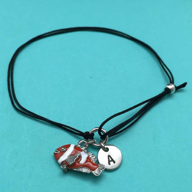 Clown-Fisch Schnur Armband, Clownfisch Charm Verstellbare Bettelarmband, Personalisierte Initial, Monogramm von Toodaughters