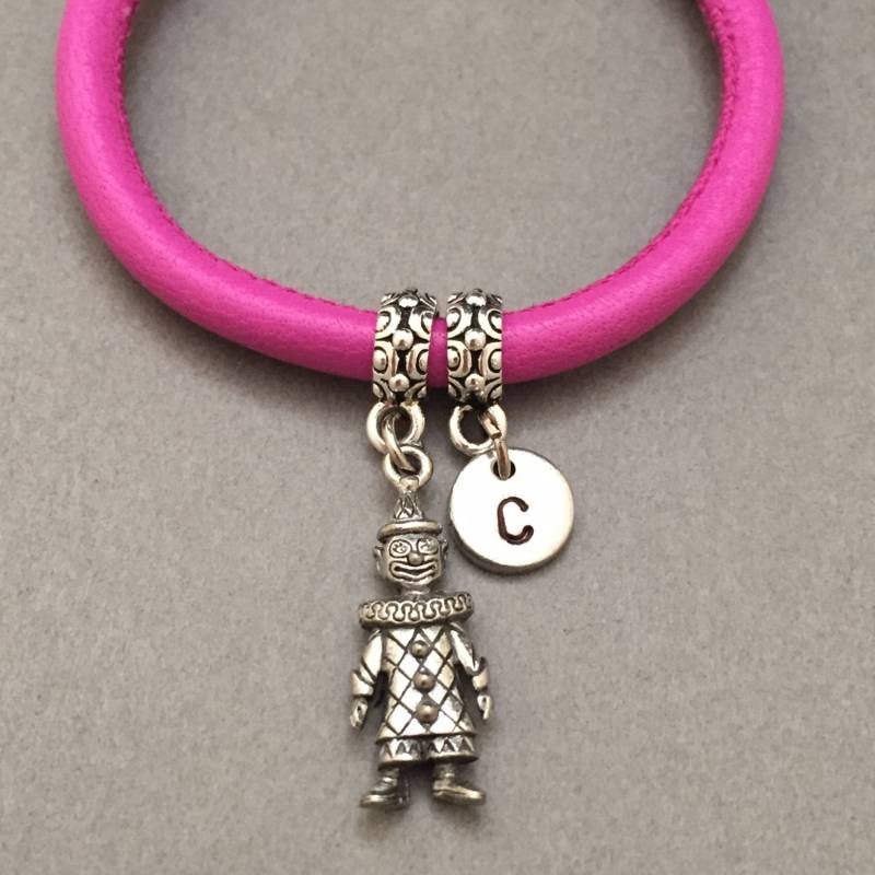 Clown-Leder-Armband, Clown Charm Armband, Leder Personalisierte Erste Monogramm von Toodaughters
